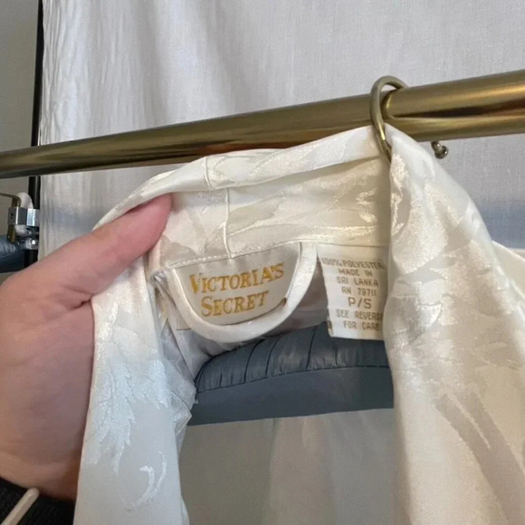 Victoria's Secret Gold Label Robe - size petite small. Great VINTAGE condition - Picture 7 of 16